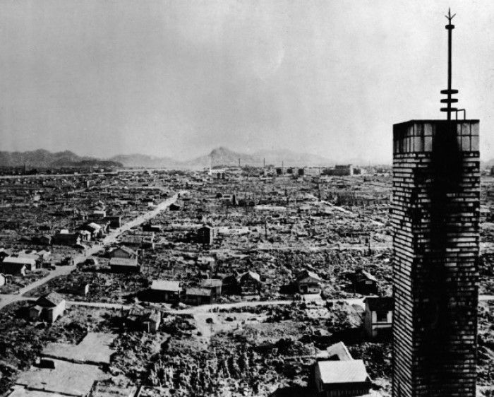 Hiroşima'ya yapılan atom bombası saldırısı saniyeler içinde bu yıkıma yol açtı.