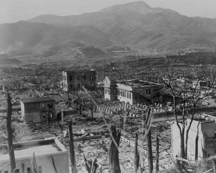 Atom bombasının Japonya'nın Nagazaki kentine atılmasından yaklaşık üç yıl sonra kentin görünümü.