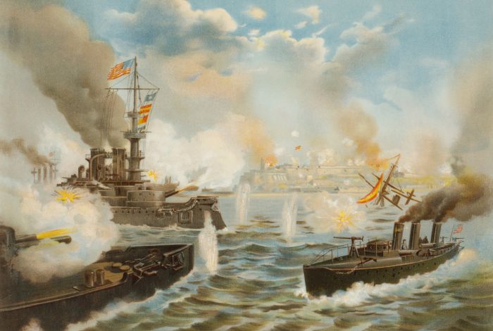 ABD donanma savaş gemileri, Mayıs 1898'deki İspanyol-Amerikan Savaşı sırasında San Juan, Porto Riko'yu bombaladı.