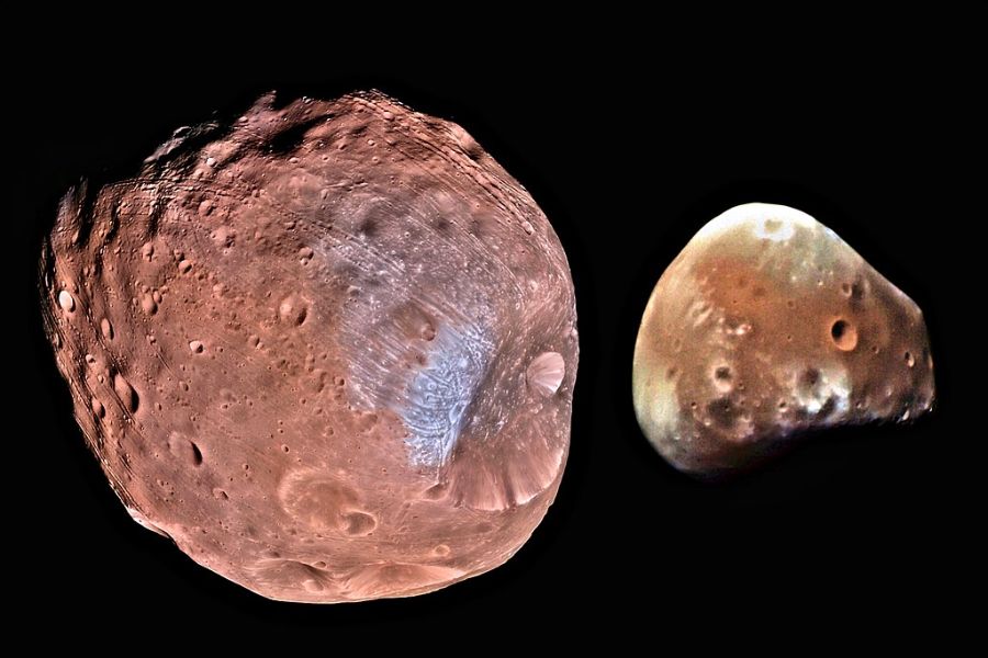 Mars'ın krater uyduları olan Phobos ve Deimos'un fotoğrafları.