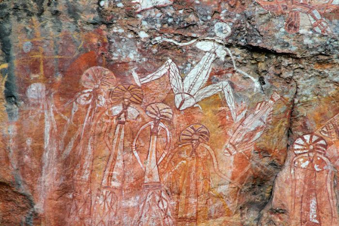 Kakadu Ulusal Parkı'ndaki Ubirr kayalarına çizilen gizemli figürler.
