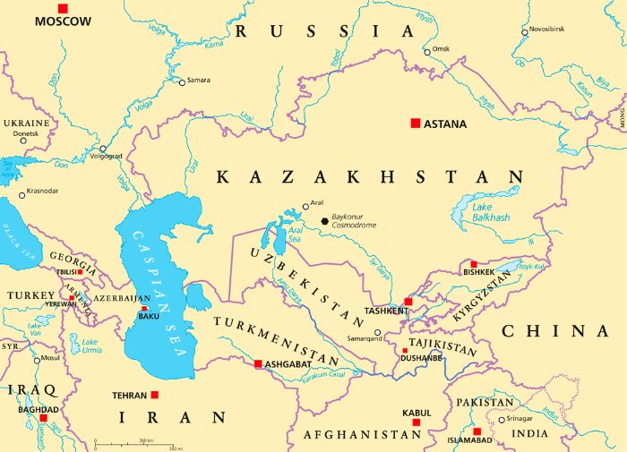 Ural Irmağı, Avrupa ve Asya arasındaki sınırı çiziyor ve Kazakistan'ın çoğu Asya'da bulunuyor.