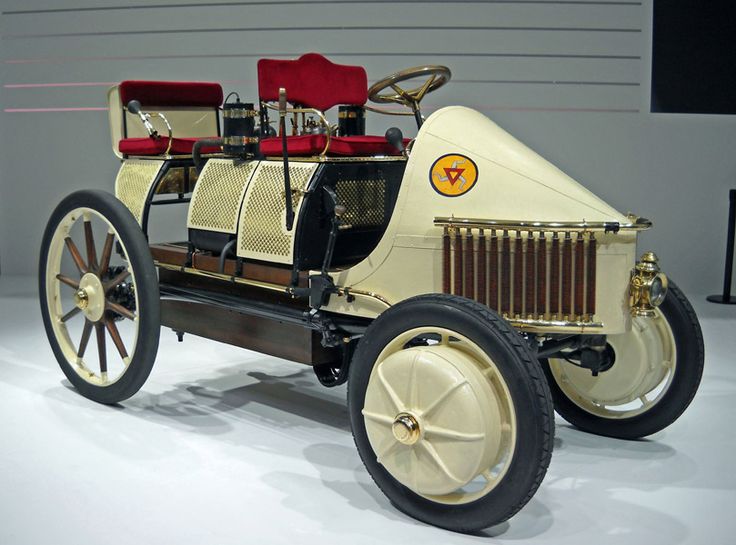 1900 model ilk hibrit araba Porsche "Semper Vivus".