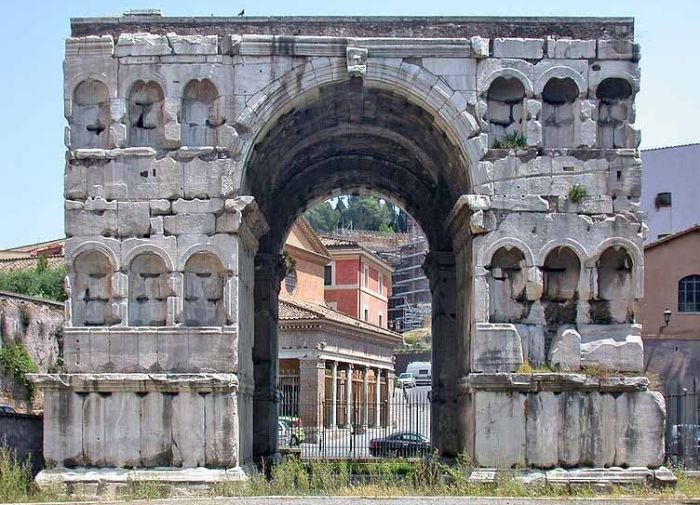 Janus Kemeri, Janus Quadrifrons, MS 300'de yapıldı ve Roma'nın sığır marketi Forum Boarium'da bulundu