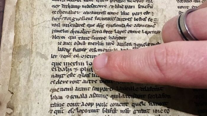 1220-1225 arasında yazılan Suite Vulgate du Merlin kitabı.