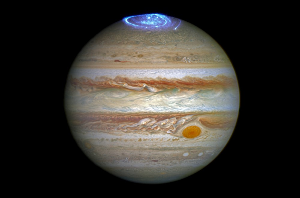 Jüpiter'in kutup ışıkları Io'daki püskürmelerin bir yapıtı.