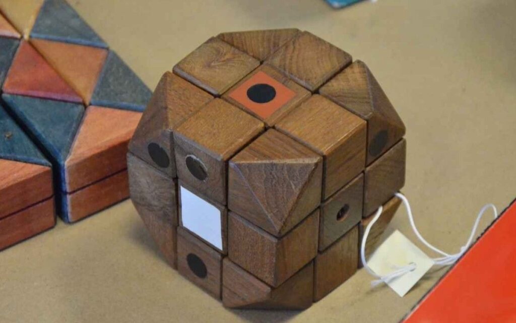 1974'teki ilk Rubik Küpü prototipi.