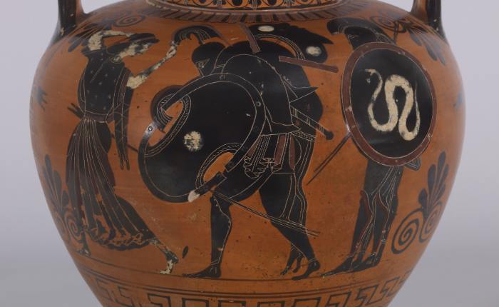 Ölü Aşili taşıyan Ajax amforası. Yunanistan Arkaik Dönemi (MÖ 530 – 520).