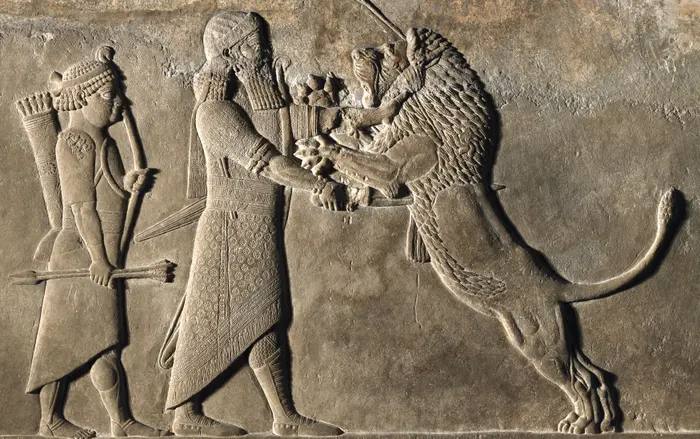 Bir aslanı avlayan Asurbanipal savaşta. MÖ 8.-7. yüzyıl. 