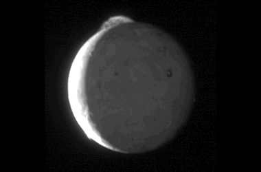 Io Tvashtar yanardağındaki püskürmenin 290 km yüksekliğinde olduğu tahmin ediliyor.