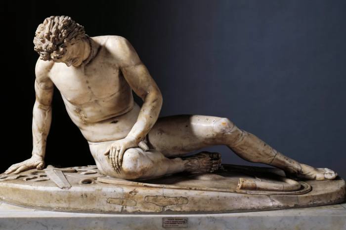 MS 1. veya 2. yüzyılda oluşturulan Ölen Galyalı antik çağın en ünlü eserlerinden biridir.