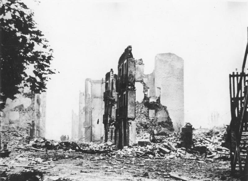 1937'deki bombalamanın ardından Guernica'nın kalıntıları.