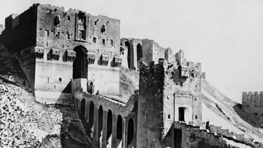 Halep'in 1138 depreminde ağır hasar gören kalesi. El Arabi
