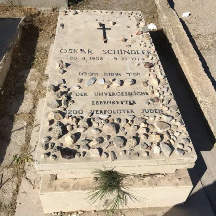 Oskar Schindler'in Zion Dağı tepesindeki mezarı.