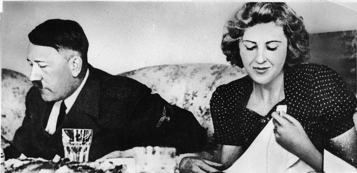 Adolf Hitler ve Eva Braun.
