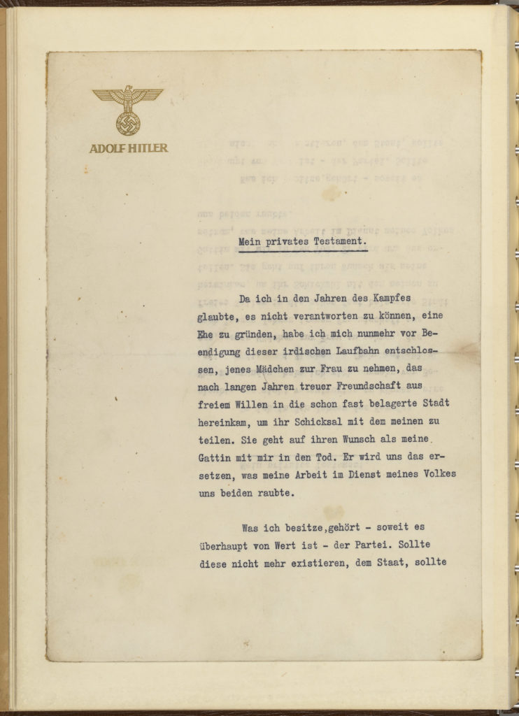 29 Nisan 1945 sabahın erken saatlerinde yazılan Adolf Hitler'in siyasi vasiyetnamenin ilk sayfası
