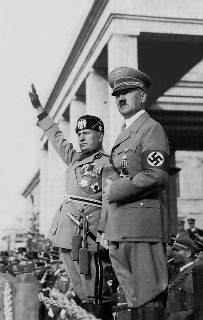 25 Ekim 1936'da İtalya ve Almanya arasında Roma-Berlin Ekseni olarak bilinen bir ittifak ilan edildi