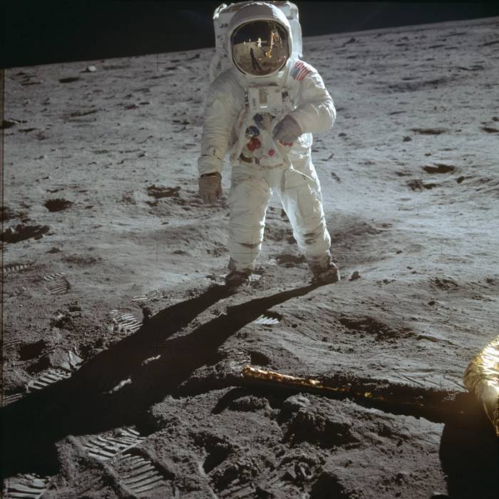 Ay modülü pilotu Astronot Buzz Aldrin, Apollo 11'in Ay inişi sırasında Ay yüzeyinde.