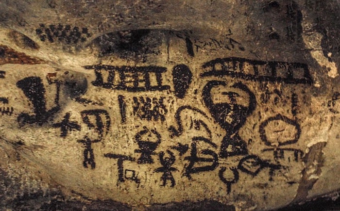 İnsanlar yaklaşık 8.000 yıl önce, Bulgaristan'daki Magura Mağarası'nın duvarlarına avlanma ve inançlarıyla ilgili tasvirler çizdi (Kaynak: Vislupus/Wikimedia Commons)