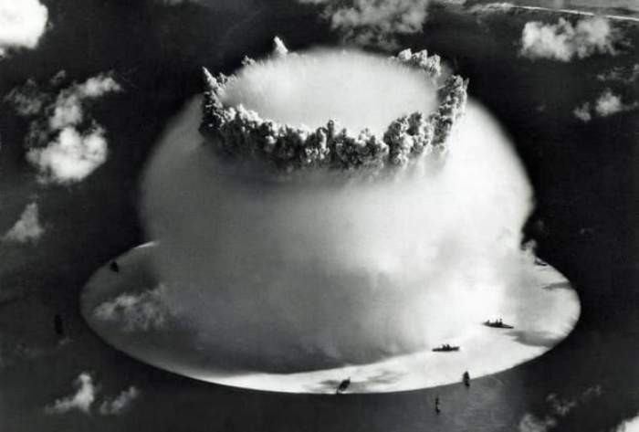 Baker Testi, Bikini Adası'nda gerçekleştirilen iki nükleer silah testini içerdi.