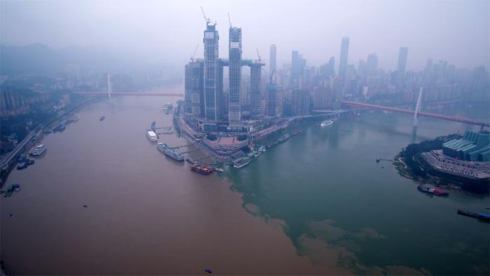Çin'deki Jialing ve Yangtze ırmakları yavaş karışması ile ünlü.
