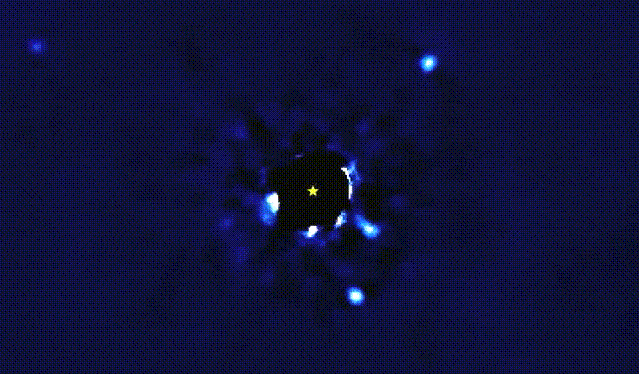 Işığı engellenen HR 8799 adlı yıldızın etrafında dönen dört ötegezegenin doğrudan görüntüsü.