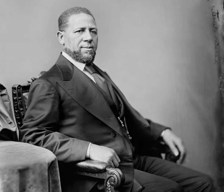 Hiram Rhodes Revels, Amerika Birleşik Devletleri'ndeki ilk Afrikalı-Amerikalı senatör.
