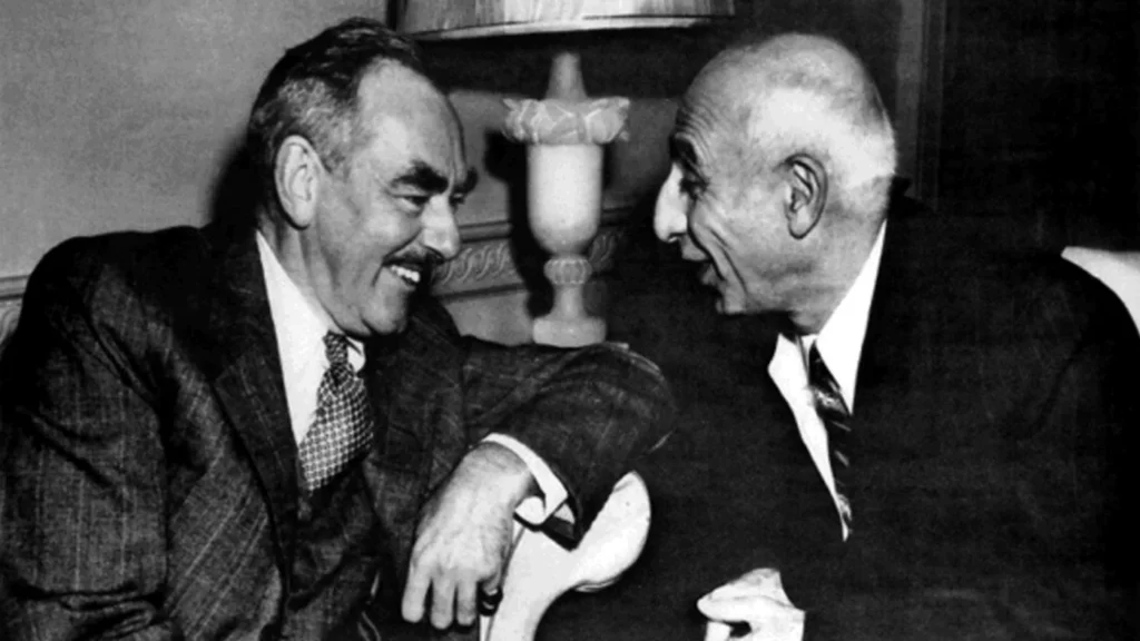1951-1953 yılları arasında İran Başbakanı olan Mohammad Mosaddegh ve ABD Dışişleri Bakanı Dean Acheson ile Washington, DC, 1951.