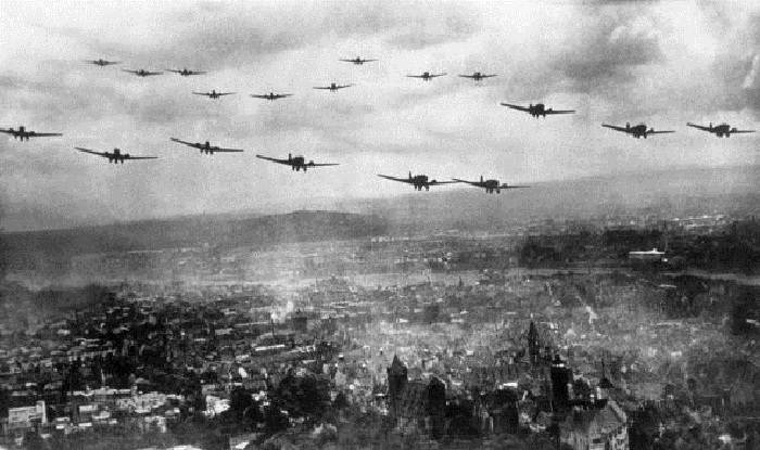 Blitzkrieg ile Polonya üzerinde Alman uçakları, 1939.