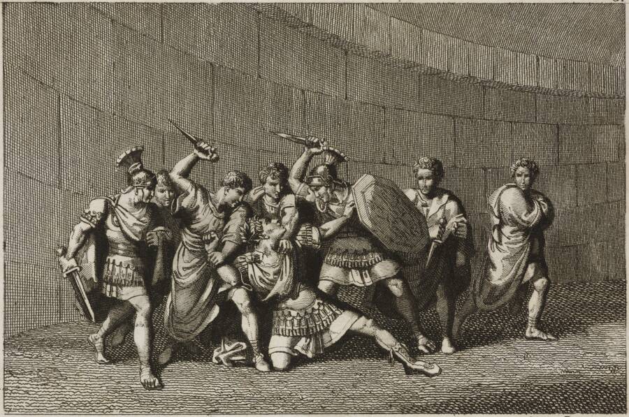 Caligula bıçaklanarak öldürülür