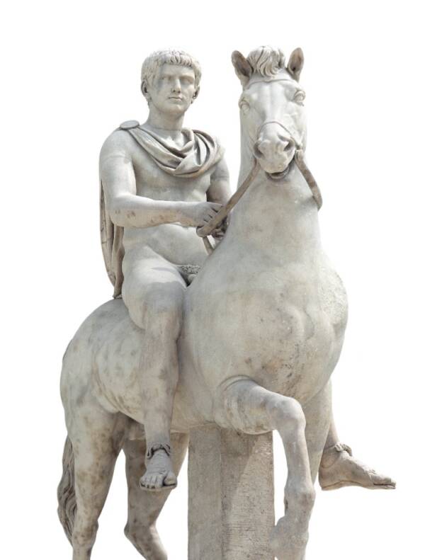 Efsaneye göre Caligula, atı Incitatus'u o kadar çok seviyordu ki, onu yüksek makamlara atamayı planladı. Bazı tarihçiler bunun sadece bir efsane olduğunu iddia ediyor