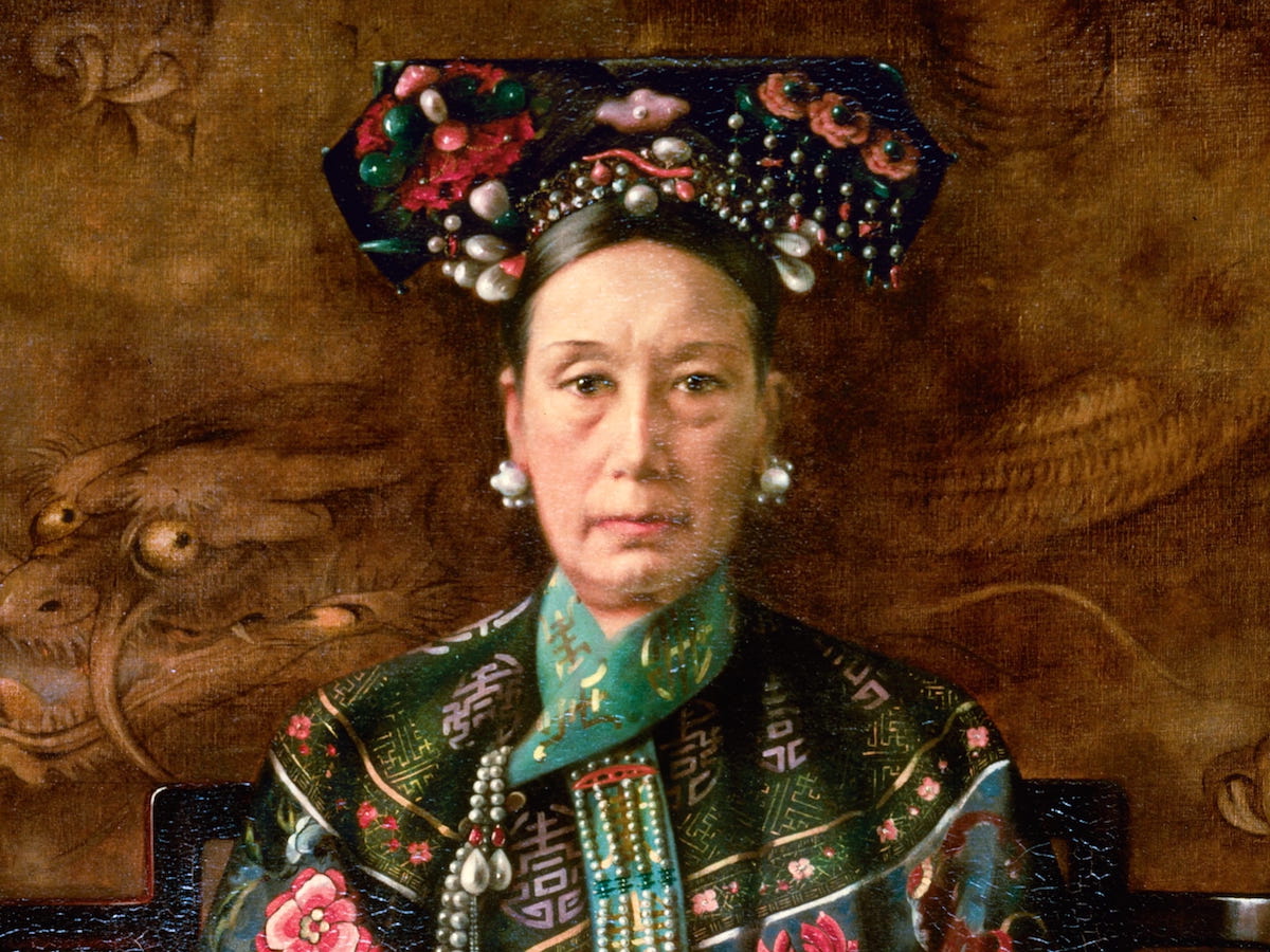 Sanatçı Hubert Vo'nun 1905 tarihli bir portresinde 70 yaşlarında İmparatoriçe Cixi