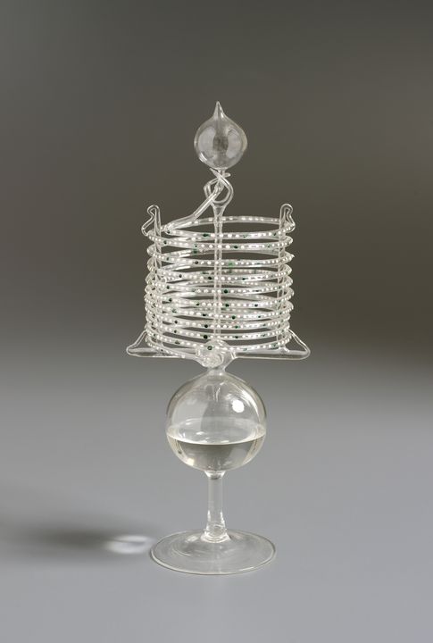 Alkol dolu cam termometre, 18. yüzyıl. Meteorolojik aletlerin icadı ve tarihsel hikayesi.