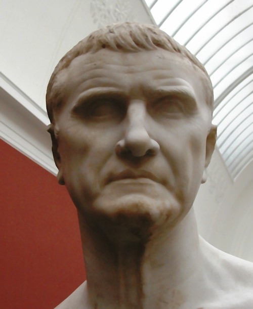 Kopenhag Glyptothek'teki Geç Roma Cumhuriyeti'ne ait olan bu büst Licinier'in Mezarı'nda bulundu. Crassus olduğu tahmin ediliyor ama kesin değil.
