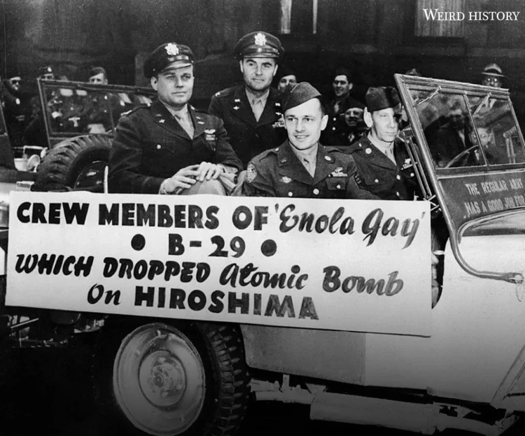 Enola Gay'in mürettebatı New York'ta geçit töreni yaptı, 1946