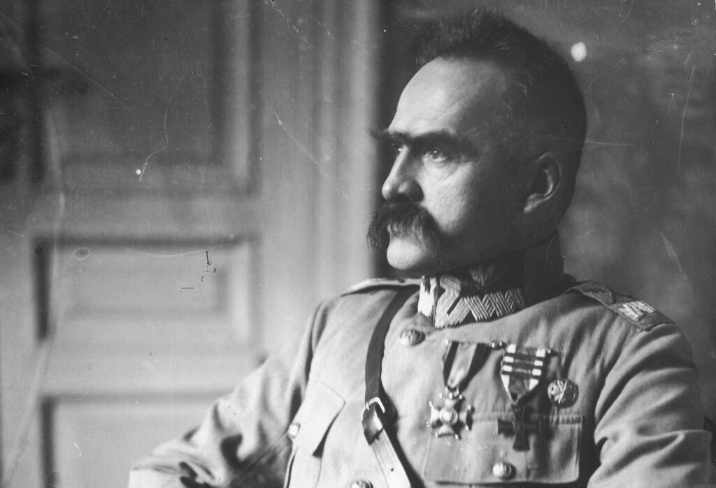Józef Piłsudski - 1920'den itibaren Polonya'nın Devlet Başkanı ve Birinci Mareşali olarak görev yapan Polonyalı devlet adamı.
