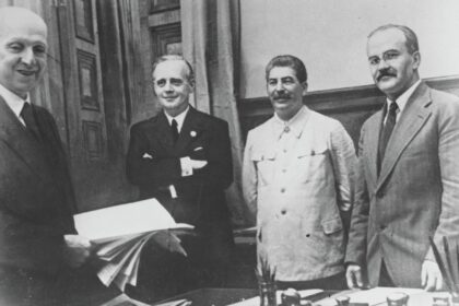 Molotov-Ribbentrop Paktı