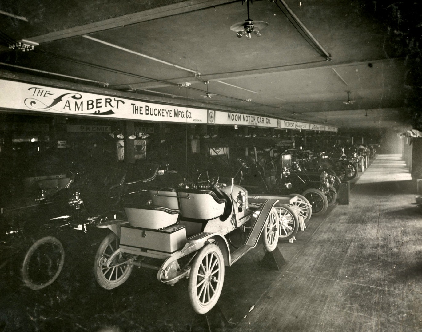 1372px-Lambert_Automobile_Company_1908