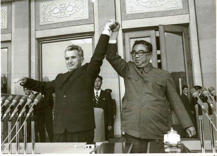 Çavuşesku ve Kim Il-sung, Çavuşesku'nun Pyongyang ziyareti sırasında.