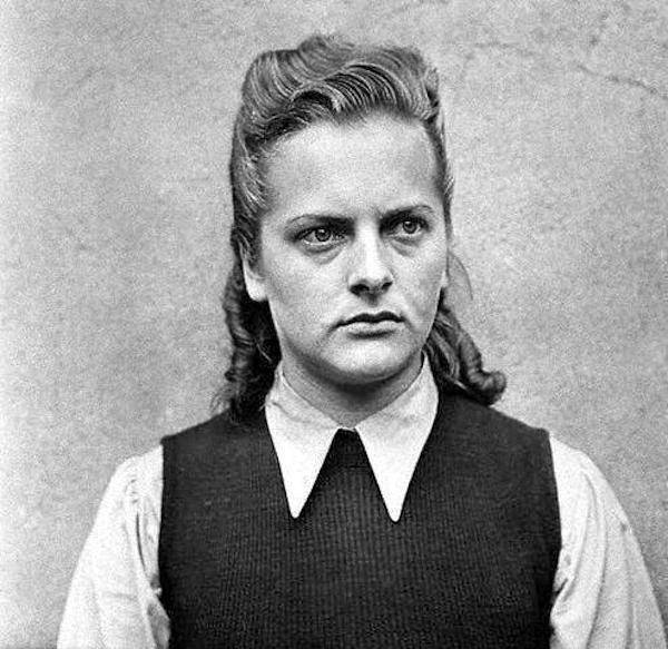 Bergen-Belsen gardiyanı Irma Grese'nin (1923-1945) Celle'de duruşmayı beklerken çekilmiş vesikalık fotoğrafı, Ağustos 1945.