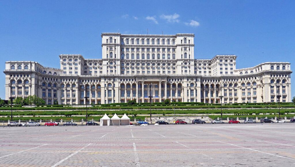 Bükreş'teki Romanya Parlamento Sarayı. Kaynak: Wikimedia Commons