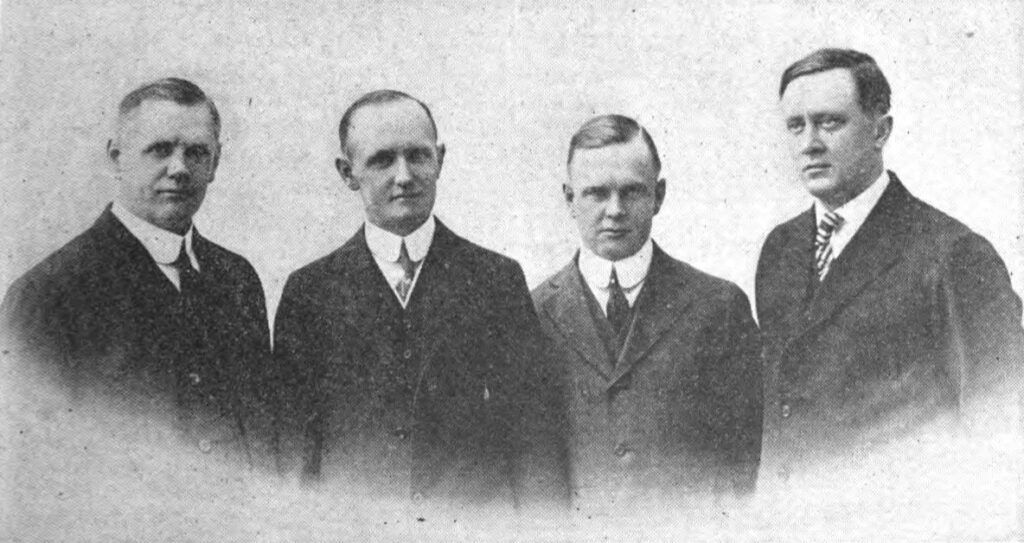 Soldan: William A. Davidson, Walter Davidson Sr., Arthur Davidson ve William S. Harley

