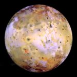 Jüpiter'in birçok aktif yanardağa sahip uydusu Io.