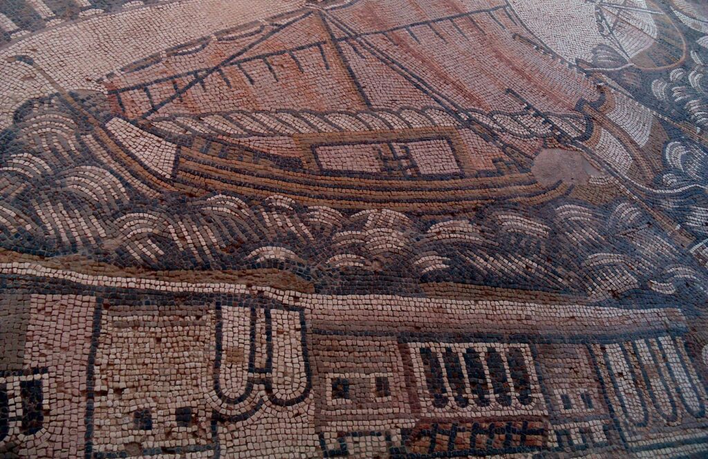 Kelenderis mozaiğinden bir detay, limandaki bir ticaret gemisini gösteriyor, MS 5. yüzyıl civarı.