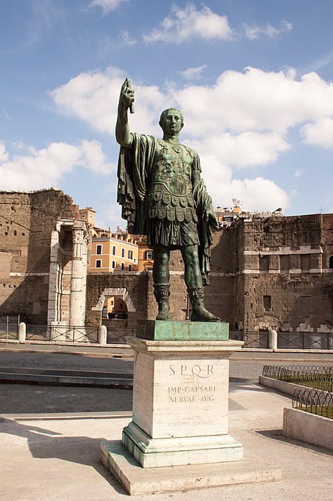 Via dei Fori Imperiali'deki bronz Nerva heykeli, Roma
