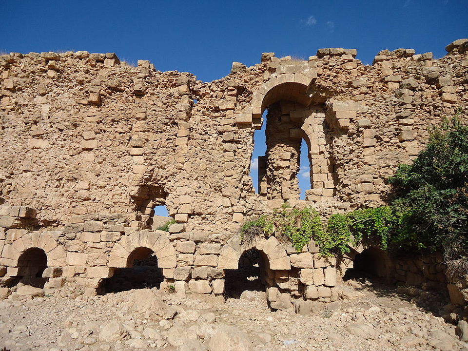 Justinianus'un Dara'daki surlarının kalıntıları
