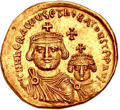 Herakleios 613-616'da (38-41 yaşlarında) oğlu Herakleios Konstantin ile birlikte.
