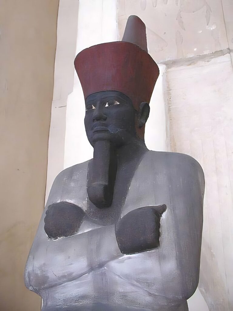 Orta Krallık'ın ilk firavunu II. Mentuhote'in Osirid heykeli.