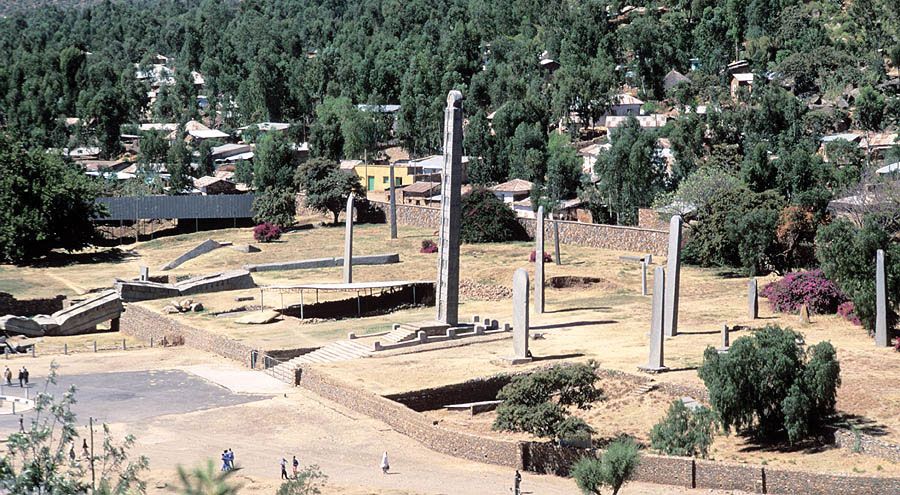 Aksum Krallığı'nın başkenti Axum'un MS 3. - 4. yüzyıllarda dikilmiş ünlü dikilitaşları, Etiyopya,