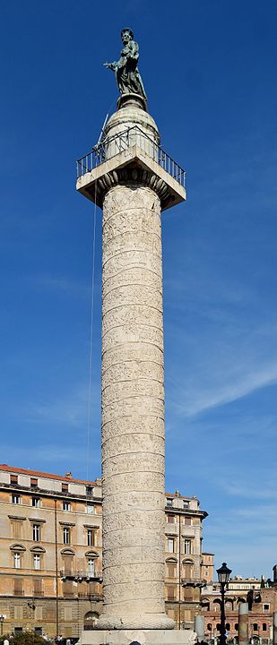 Trajan Sütunu, Roma Forumu'nun kuzeyi. 